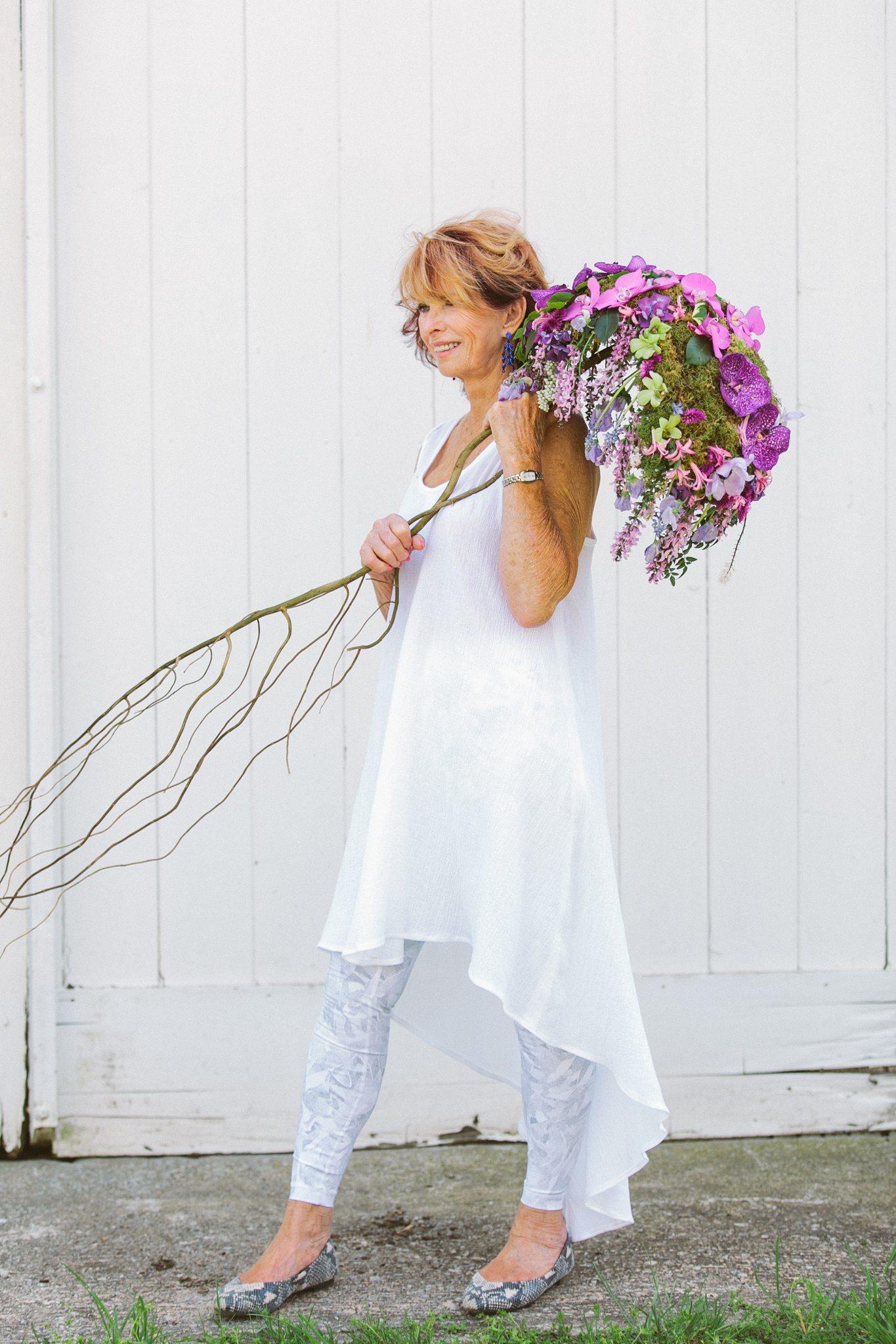  Cathy Seeliger of  Roses & Rice  in East Quogue, NY made this incredible parasol. I don’t know how she did it, but  I love it!  